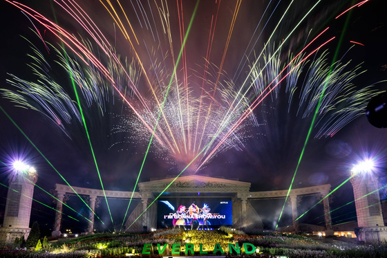Everland launches K-pop Demon Hunters singalong fireworks show. [SAMSUNG C&T]