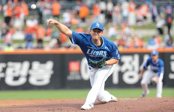 Samsung Lions starter Choi Won-tae pitches against the Hanwha Eagles during Game 2 of the second-round series in the KBO postseason at Daejeon Hanwha Life Ballpark in the central city of Daejeon on Oct. 19, 2025. [YONHAP]