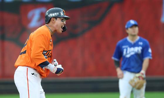 Hanwha Eagles captain Chae Eun-seong cheers after hitting a go-ahead double with two outs and runners on second and third in the bottom of the sixth inning during Game 1 of the second round of the 2025 KBO playoffs against the Samsung Lions at Daejeon Hanwha Life Ballpark in Daejeon on Oct. 18. [NEWS1]