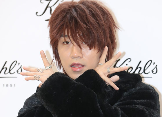 Comedian Kim Kyoung-wook poses for a photo at a cosmetics pop-up event held in Lotte Department Store in central Seoul on Jan. 6, 2023. [NEWS1]
