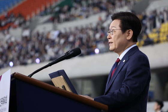 President Lee Jae Myung delivers a commemorative speech at the opening ceremony of the National Sports Festival at Busan Asiad Main Stadium in Busan on Oct. 17. [JOINT PRESS CORPS]