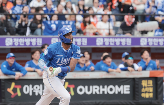 Lewin Diaz of the Samsung Lions hits an RBI double against the Hanwha Eagles during Game 2 of the second-round series in the KBO postseason at Daejeon Hanwha Life Ballpark in the central city of Daejeon on Oct. 19, 2025. [YONHAP]