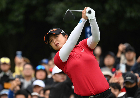 Kim Sei-young tees off on the second hole during the third round of the BMW Ladies Championship at Pine Beach Golf Links in Haenam County, South Jeolla, on Oct. 18. [AFP/YONHAP] 