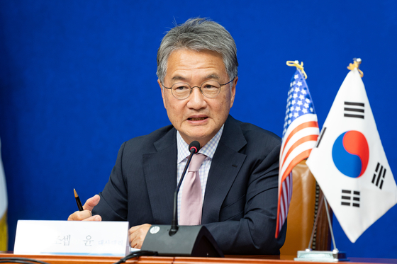 Joseph Yun, the acting U.S. ambassador to Korea, speaks during a meeting with Democratic Party leader Jung Chung-rae at the National Assembly in Yeouido, western Seoul, on Sept. 5. [NEWS1]