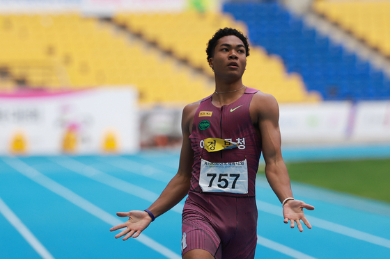 Joel Jin Nwamadi of the Yecheon County team celebrates after crossing the finish line first in the men’s 200-meter final at the National Sports Festival at Busan Asiad Main Stadium in Busan on Oct. 20. [YONHAP]