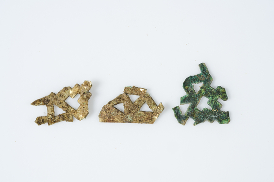 Artifacts found within the newly discovered Hwangnam-dong Wooden Chamber Tomb No. 1, presumed to have been made during the Silla Dynasty (57 B.C.-A.D. 935) [KOREA HERITAGE SERVICE]