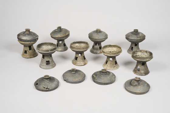 Artifacts found within the newly discovered Hwangnam-dong Wooden Chamber Tomb No. 1, presumed to have been made during the Silla Dynasty (57 B.C.-A.D. 935) [KOREA HERITAGE SERVICE]