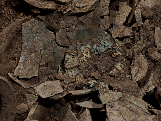 Artifacts found within the newly discovered Hwangnam-dong Wooden Chamber Tomb No. 1, presumed to have been made during the Silla Dynasty (57 B.C.-A.D. 935) [KOREA HERITAGE SERVICE]