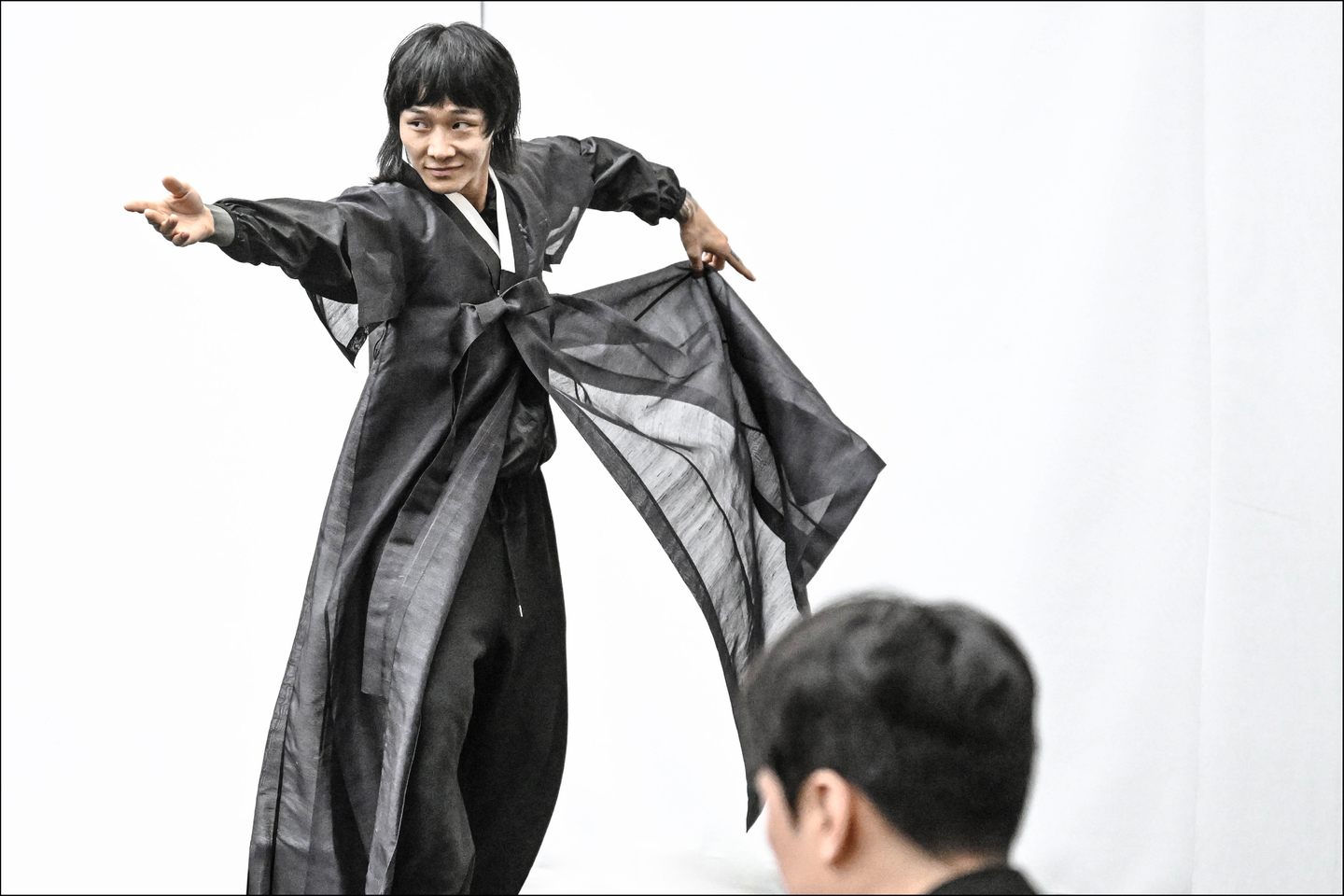 Dancer Ki Moo-gan performs a scene from the Seoul Metropolitan Dance Theatre's upcoming show “Mimesis” at Sejong Center for the Performing Arts’ rehearsal hall in Jongno District, central Seoul, on Monday. [SEJONG CENTER FOR THE PERFORMING ARTS]