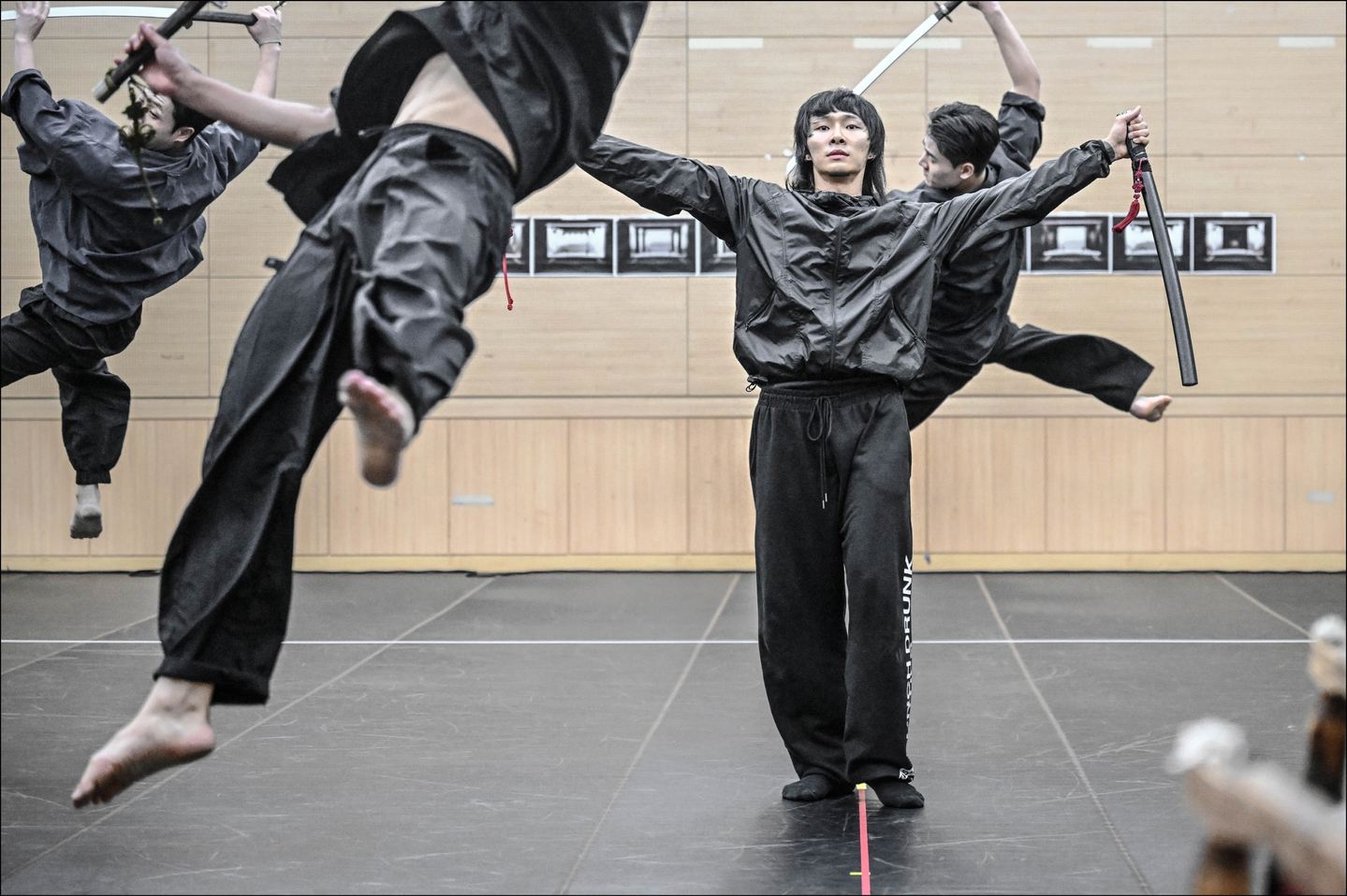 Ji Moo-gan, center, and the Seoul Metropolitan Dance Theatre company perform Janggeom, or long sword, dance from its upcoming show “Mimesis” at Sejong Center for the Performing Arts’ rehearsal hall in Jongno District, central Seoul, on Monday. [SEJONG CENTER FOR THE PERFORMING ARTS]