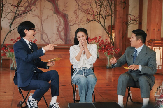 Jennie stars as a guest on ″You Quiz on the Block,″ a tvN talk show hosted by comedians Yoo Jae-suk and sidekick Cho Sae-ho, in an episode that aired on May 7. [TVN]