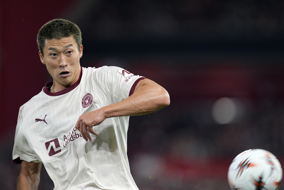 FC Midtjylland forward Cho Gue-Sung in action during an UEFA Europa League phase match against Nottingham Forest in Nottingham, Britain on Oct. 2. [EPA/YONHAP] 