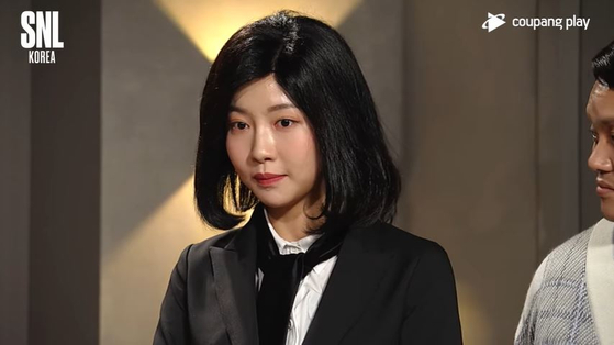 Actor Joo Hyun-young parodies Kim Keon Hee, the wife of former President Yoon Suk Yeol, in a cold open sketch from the second reboot season of ″SNL Korea″ (2021-22) that aired on Jan. 2, 2022. [SCREEN CAPTURE]