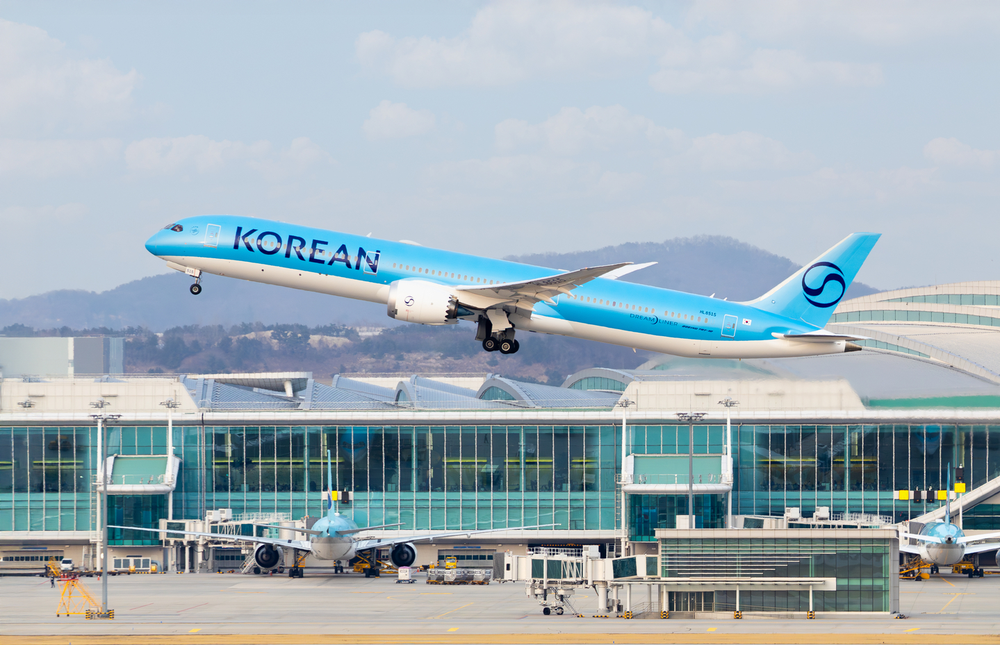 A Korean Air aircraft takes off at Incheon International Airport in this undated photo. [KOREAN AIR] 