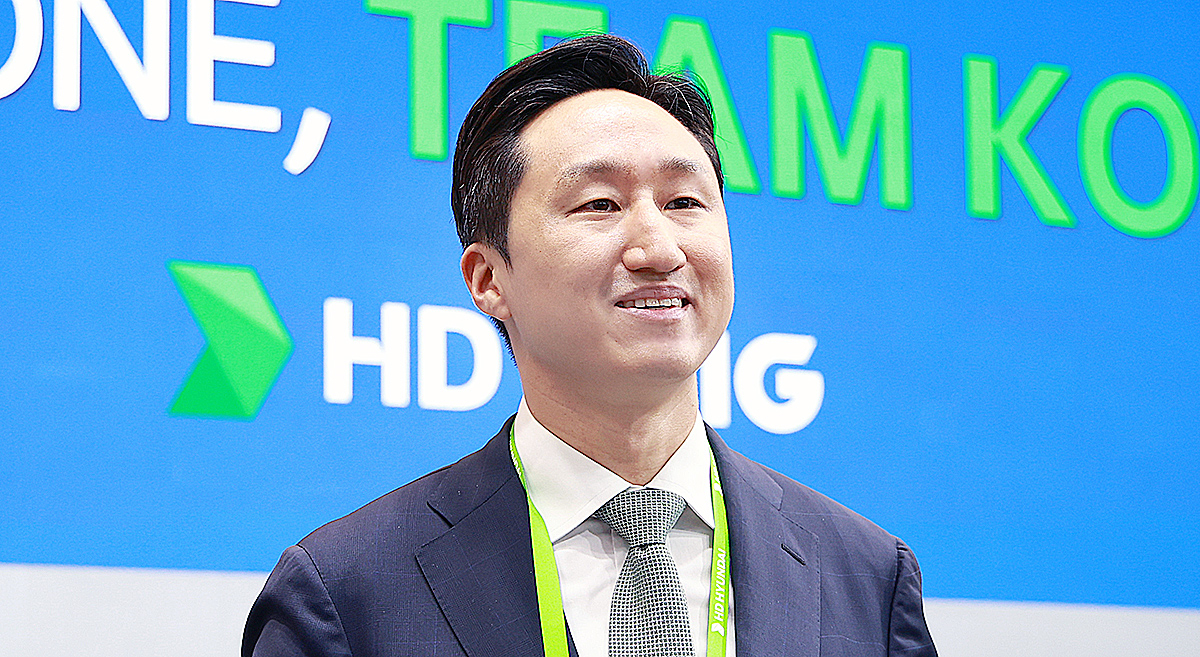 Chung Ki-sun, the chairman of HD Hyundai, gives a welcoming remark at the MADEX 2025 fair in May in Busan. [HD HYUNDAI]