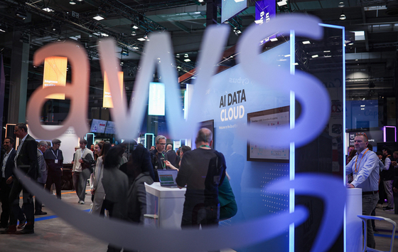 Visitors are seen at the booth of Amazon Web Services (AWS) during the opening of the Hannover Messe industrial trade fair for mechanical and electrical engineering and digital industries in Hanover, Germany on March 31. [AFP/YONHAP]