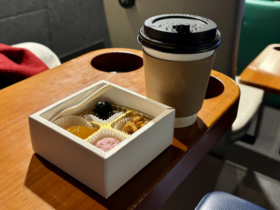 Tea and sweets served for food meditation [LEE JIAN]