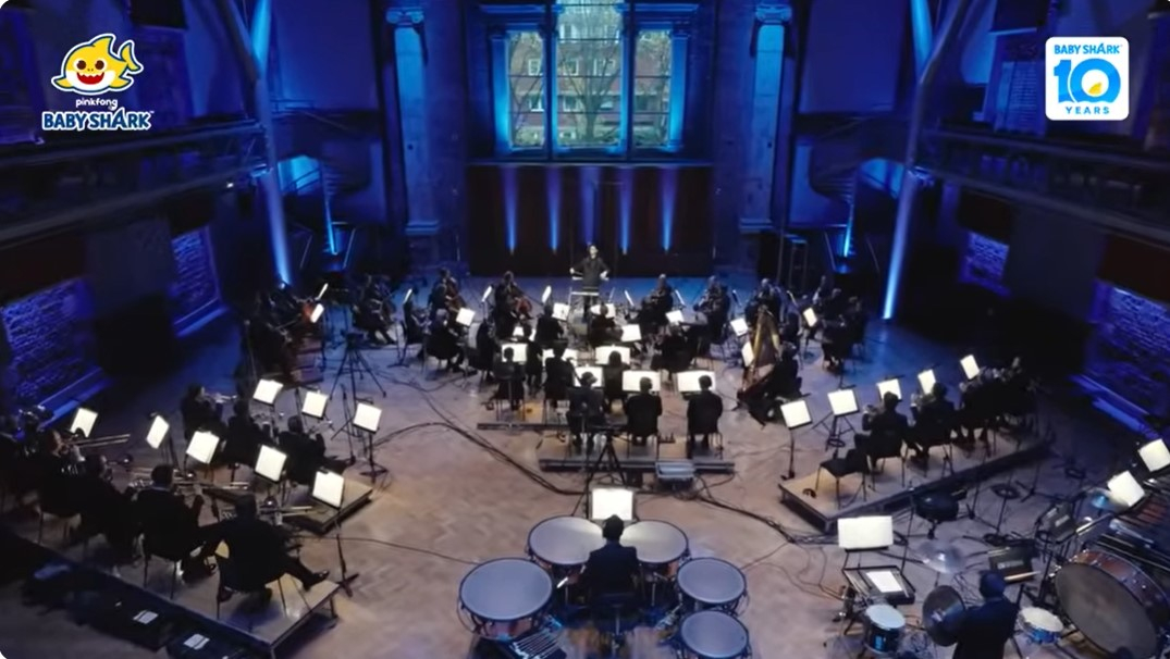 The Pinkfong Company released a video on Sept. 19 featuring the London Symphony Orchestra performing the “Baby Shark” (2015) song to mark the 10th anniversary of the character’s creation. [SCREEN CAPTURE]