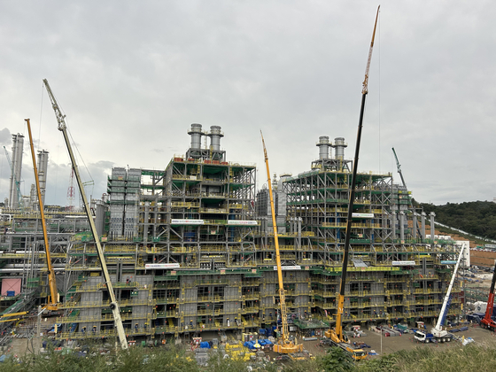 S-Oil’s $7 billion Shaheen factory is being built in Ulsan. The construction is 85 percent complete, with an aim of finishing in June next year. [SARAH CHEA]