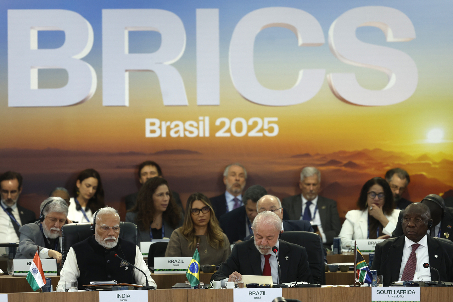 Indian Prime Minister Narendra Modi, left, Brazilian President Luiz Inacio Lula da Silva, center, and South African President Cyril Ramaphosa attend the BRICS summit in Rio de Janeiro, Brazil, on July 6. [EPA/YONHAP]