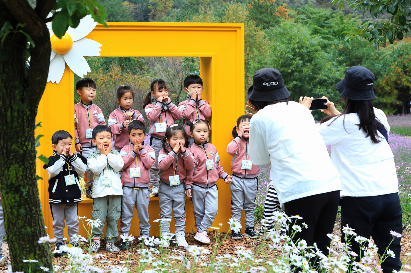 Children pose for a photo at a flower festival in Inje County, Gangwon, on Oct. 16. [INJE COUNTY OFFICE]