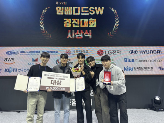 Coffeebara members pose for a photo with each other after receiving the grand prize at The World Embedded Software Contest 2024. [KONKUK UNIVERSITY]