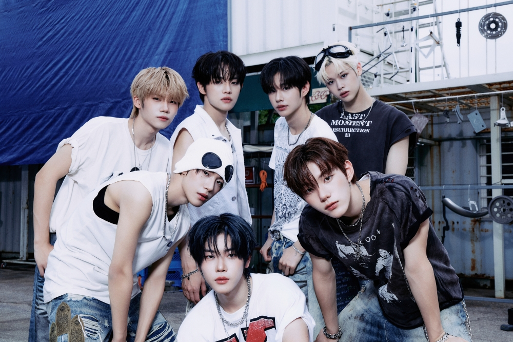 Boy band Close Your Eyes [UNCORE]