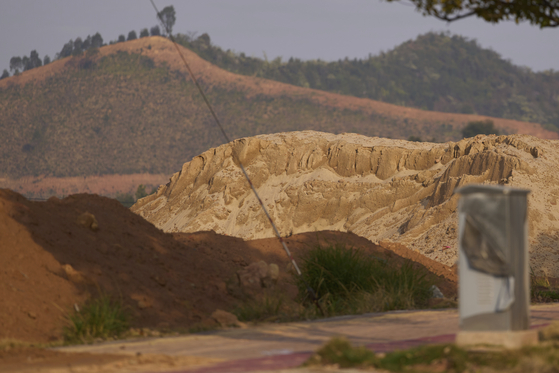 Piles of earth are seen in Ganzhou in southern China's Jiangxi province on March 19. [AP/YONHAP] 