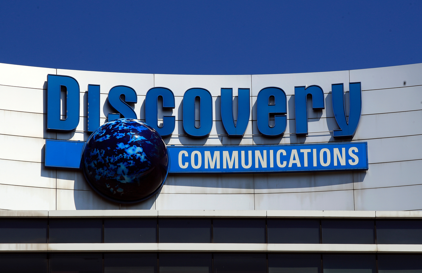 The Discovery Communications logo atop its headquarters in Silver Spring, Maryland, July 31, 2017. [AP/YONHAP]