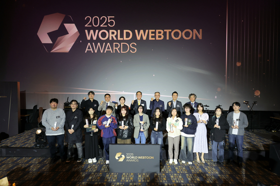 Webtoonists and Vice Culture Minister Kim Young-soo pose for photos after the 2025 World Webtoon Awards on Oct. 22 in southern Seoul. [MINISTRY OF CULTURE, SPORTS AND TOURISM]