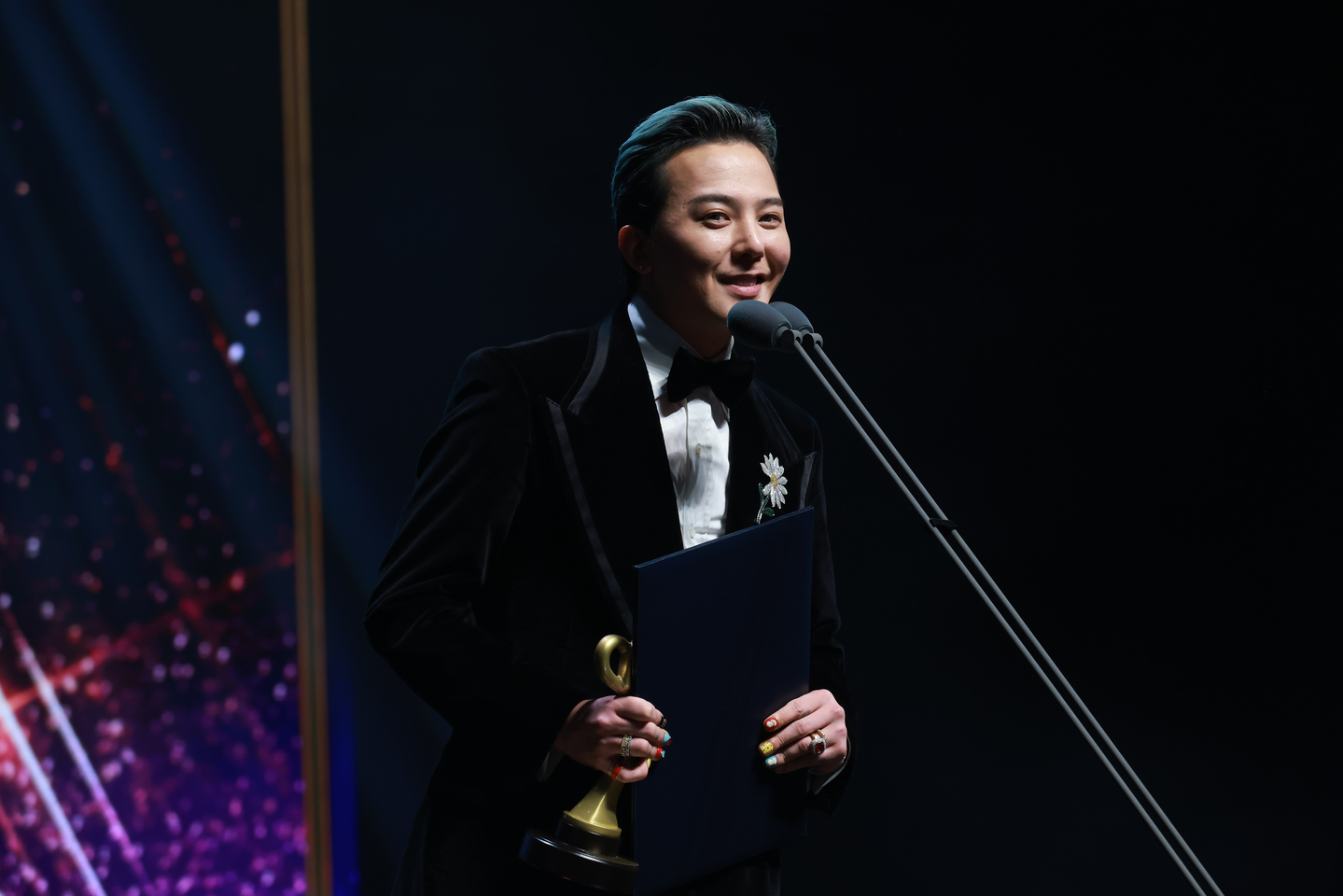G-Dragon speaks after receiving the Okgwan, or jeweled crown, Order of Cultural Merit during the Korea Popular Culture and Arts Awards at the National Theater's Haeoreum Grand Theater in Jung District, central Seoul on Oct. 23. [KOREA CREATIVE CONTENT AGENCY]