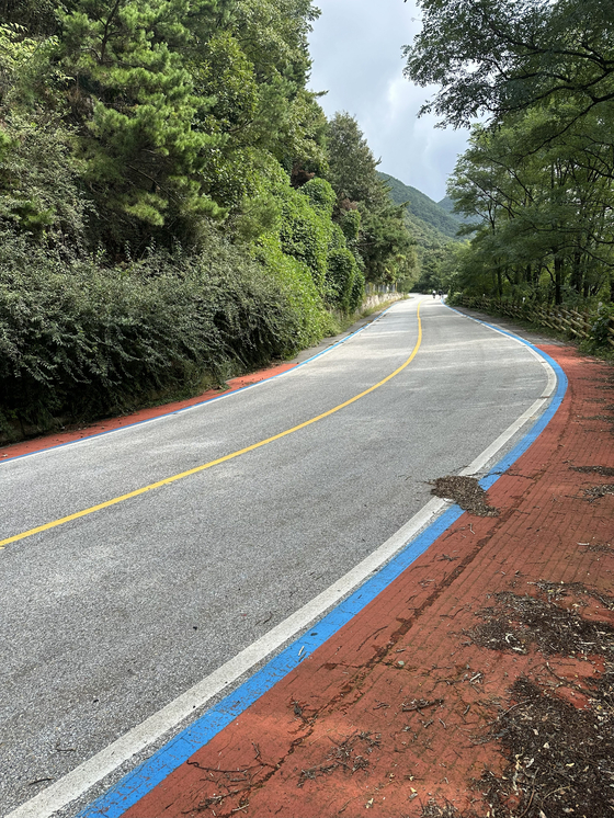 The road to Ihwaryeong on Sept. 29. The climb gets even steeper as you near the summit. [JIM BULLEY]