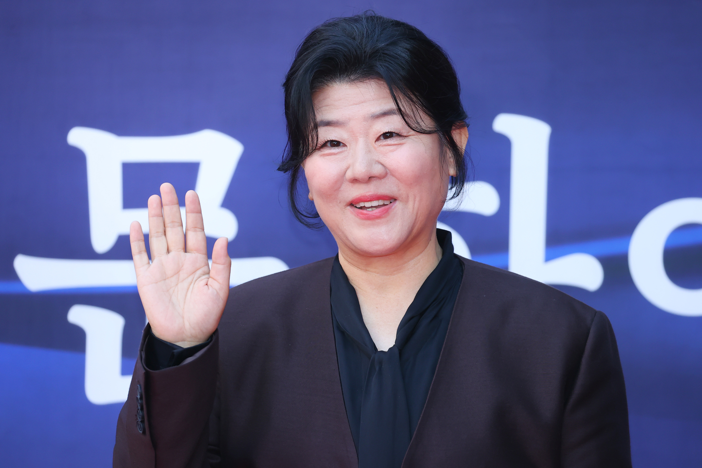 Actor Lee Jung-eun poses for photos during the red carpet event ahead of the Korea Popular Culture and Arts Awards at the National Theater's Haeoreum Grand Theater in Jung District, central Seoul on Oct. 23. [YONHAP]