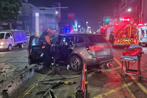 Two cars lie in ruins on a crash site at Incheon on May 7. [INCHEON FIRE SERVICES]