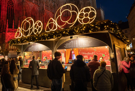 Crowds of people visit a Christmas market outside of the famous Saint Stephen's cathedral during on the opening day of new Christmas season in Vienna, Austria on Nov. 8, 2024. [AFP/YONHAP]