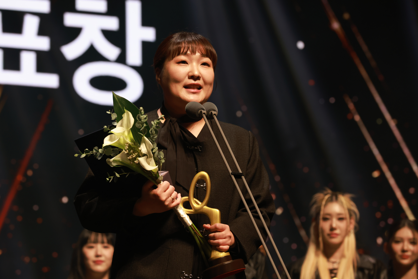 Comedian Lee Su-ji speaks after receiving the Minister of Culture, Sports and Tourism Commendation during the Korea Popular Culture and Arts Awards at the National Theater's Haeoreum Grand Theater in Jung District, central Seoul on Oct. 23. [KOREA CREATIVE CONTENT AGENCY]