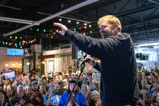 Senate candidate Graham Platner acknowledges the large crowd that attended Platner's town hall, Sept. 25, at Bunker Brewing in Portland, Maine. [AP/YONHAP]