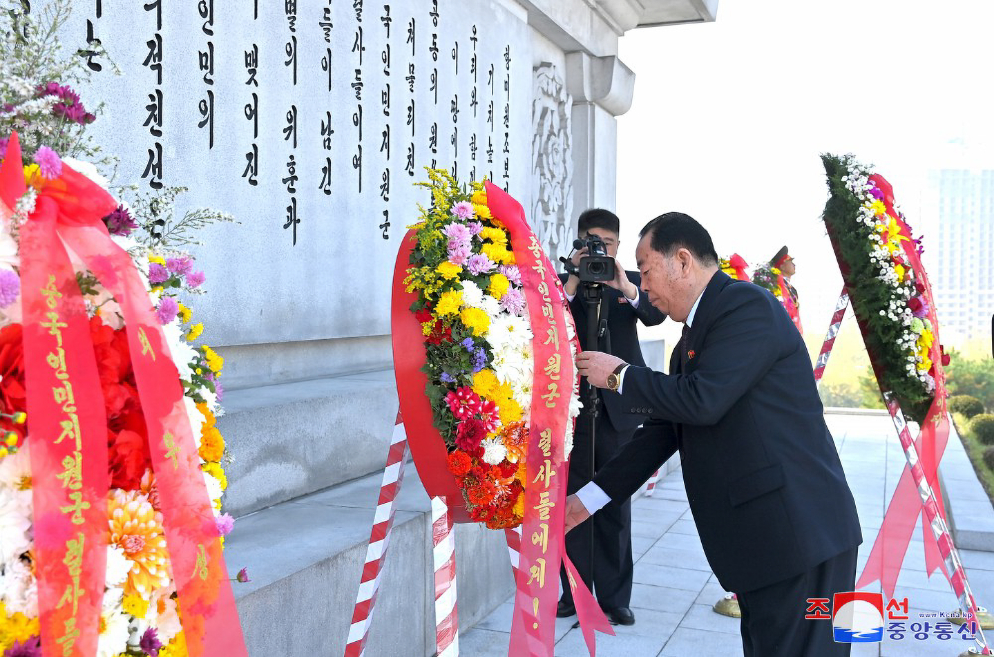 A garland of flowers is placed at a monument in Pyongyang, marking the 74th anniversary of Chinese forces' entry into the Korean War, on Oct. 25, 2024, in this file photo from the Korean Central News Agency the next day. [KCNA]