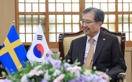 Minister of Foreign Affairs Cho Hyun speaks during a meeting with his Swedish counterpart, Malmer Stenergard, not pictured, at the Foreign Ministry building in Jongno District, central Seoul on Oct. 16. [NEWS1]