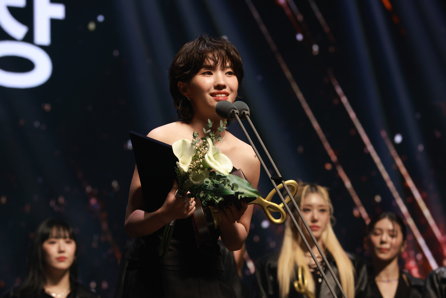Soyeon of girl group i-dle speaks after receivingt the Minister of Culture, Sports and Tourism Commendation during the Korea Popular Culture and Arts Awards at the National Theater's Haeoreum Grand Theater in Jung District, central Seoul on Oct. 23. [KOREA CREATIVE CONTENT AGENCY]
