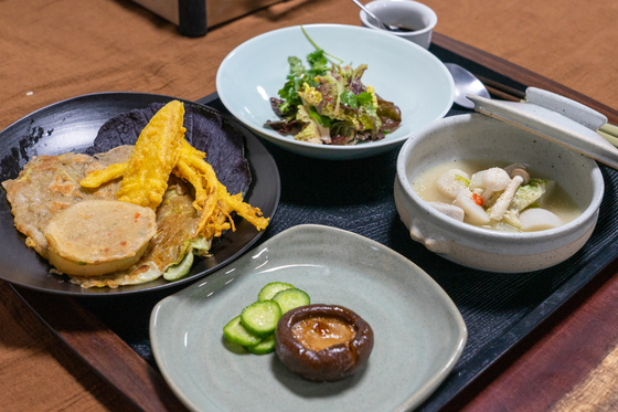A plant-based meal at Baekyang Temple in Jangseong County, South Jeolla.[JOONGANG ILBO]