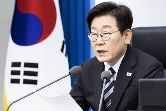 President Lee Jae Myung presides over a senior aides' meeting at the presidential office in Yongsan, central Seoul on Oct. 13. [JOINT PRESS CORPS]
