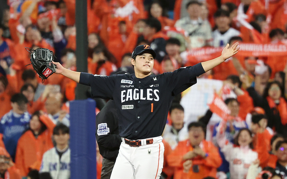 Hanwha Eagles pitcher Moon Dong-ju celebrates during Game 3 of the KBO playoffs against the Samsung Lions at Daegu Samsung Lions Park in Daegu on Oct. 21. [NEWS1] 