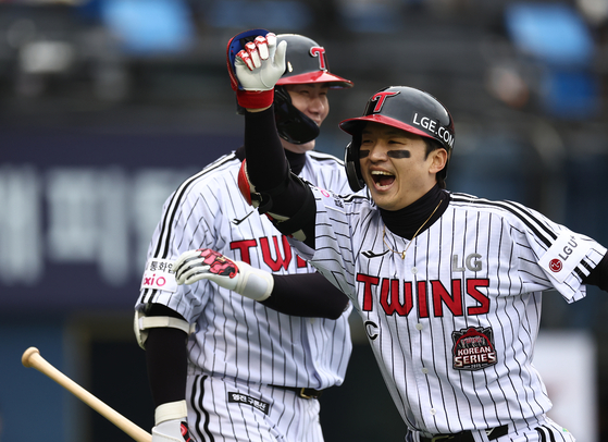 Park Hae-min of the Twins, front, celebrates after hitting a home run in the bottom of the fifth inning during Game 1 of the 2025 Korean Series between the Eagles and the Twins at Jamsil Baseball Stadium in Seoul on Oct. 26. [YONHAP]