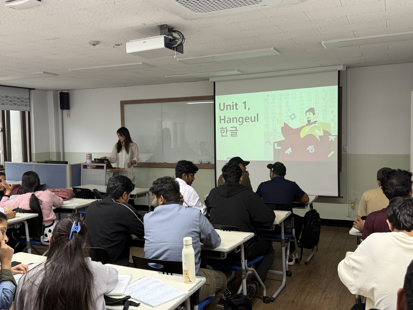 International students take a Korean class at the Korean Center at Dongshin University, one of the three participating institutions in South Jeolla's Korean language education project, which aims to provide language and culture classes for international students. [DONGSHIN UNIVERSITY]