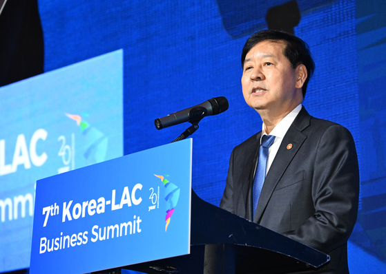 Finance Minister Koo Yun-cheol delivers opening remarks at the Korea-Latin America Business Summit held at the Conrad Seoul in Yeongdeungpo District, western Seoul on Oct. 27. [YONHAP]