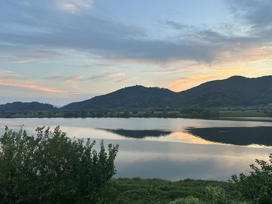 The sun sets over the Nakdong River on Oct. 1. [JIM BULLEY]