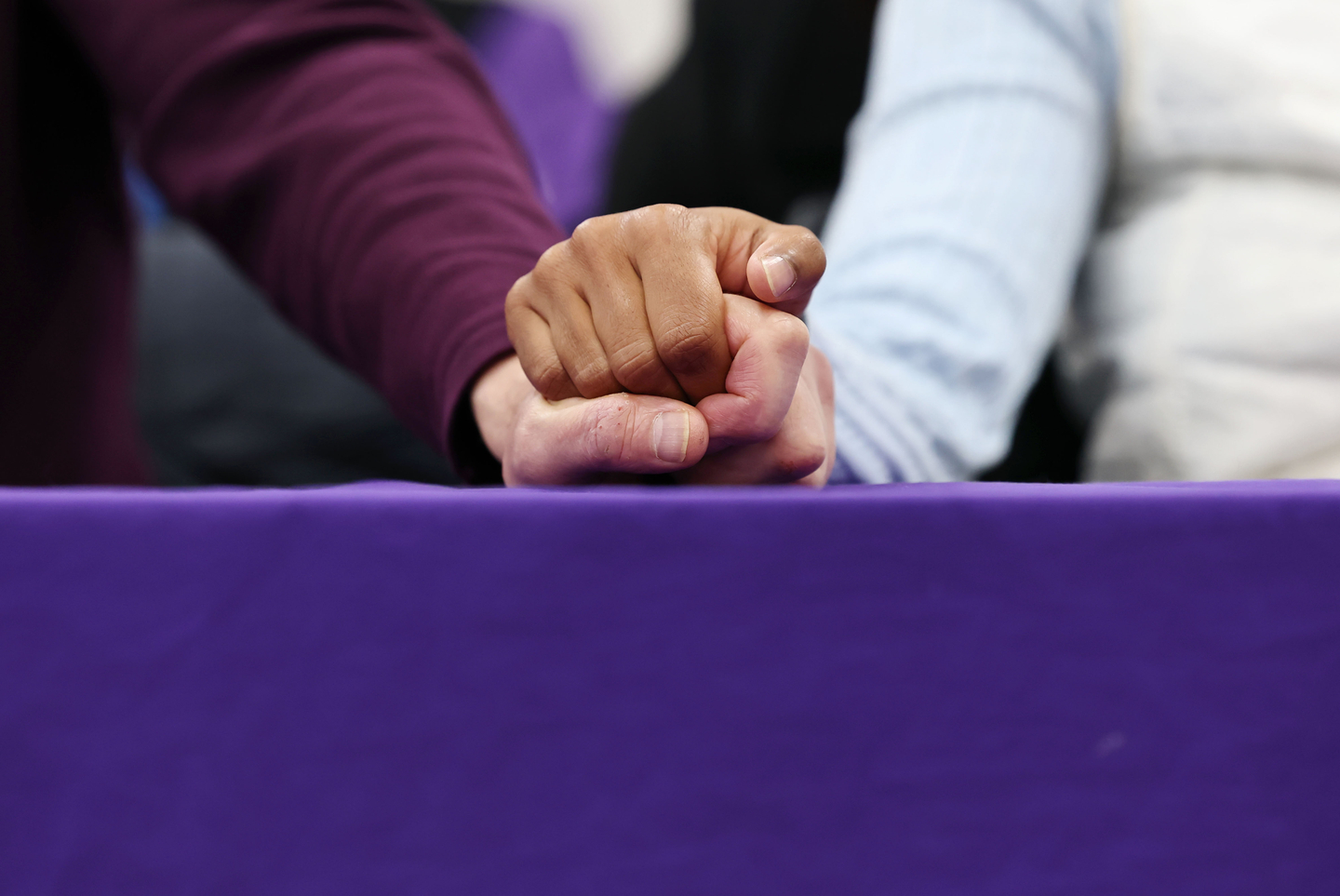 The father and sister of French victim Guenego Limamou Laye hold hands during a press conference with other bereaved families of the Itaewon disaster in central Seoul on Oct. 28. [YONHAP]