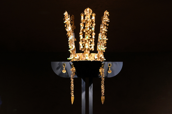 Gold Crown from Cheonmachong Tomb [GYEONGJU NATIONAL MUSEUM]