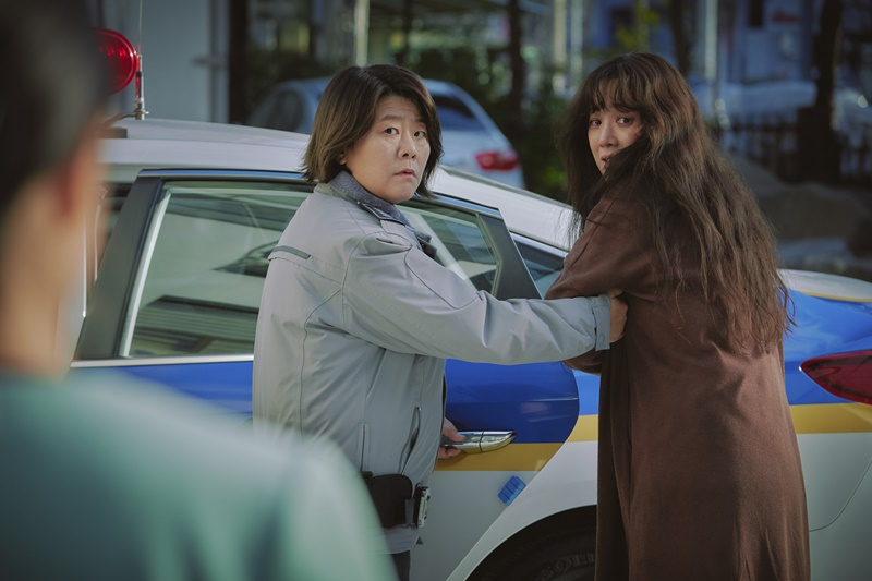 Still cut from ″The Woman in the White Car″ [BY4M STUDIO] 